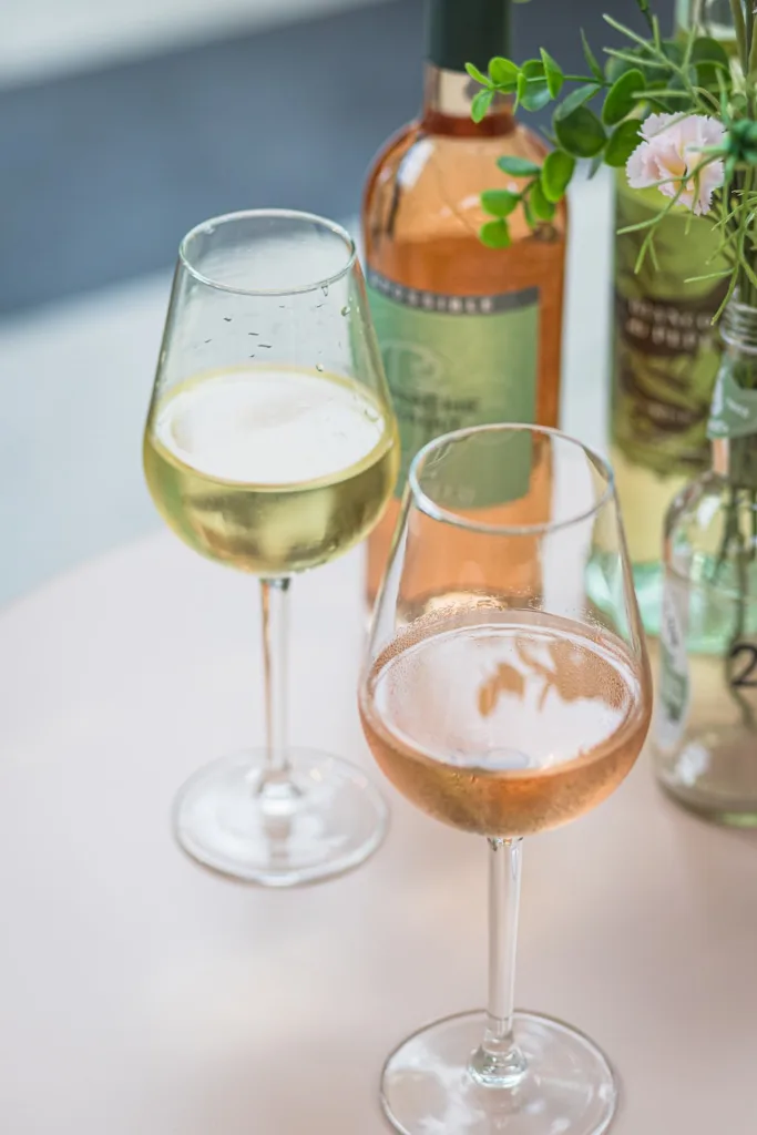 A Taste Of Elegance: White Zinfandel Vs Riesling